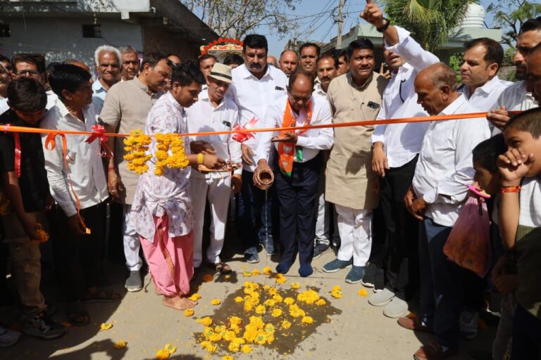 मप्र/राऊ विधानसभा को मिली विकास की सौगात -चुनाव में किया वादा निभाया,विधायक वर्मा ने ग्राम पंचायत पिपलदा में आजादी के बाद पहली बार लगभग 7 करोड़ की लागत से सड़क और धर्मशाला में ब्लॉक टाइल्स का किया लोकार्पण