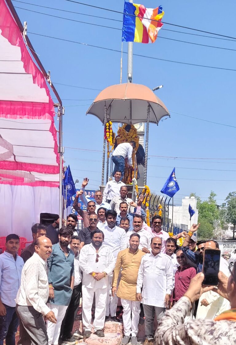 रतलाम /वाल्मीकि समाज ने हर्षोल्लास के साथ मनाई बाबा साहेब की जयंती, प्रतिमा पर किया माल्यार्पण-शिक्षा, संगठन और संघर्ष” को अपनाते हुए समाज को नई ऊंचाइयों पर ले जाना होगा। : शुभम डागर