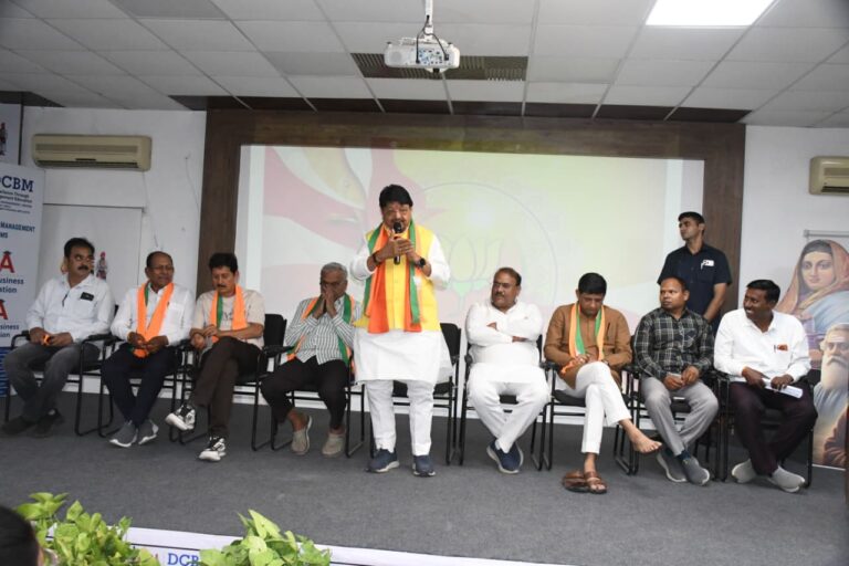 मप्र/क्षेत्रीय कार्यशाला को लेकर व्यवस्था टोली की बैठक संपन्न ; इंदौर की मेहमाननवाजी की प्रशंसा पूरे देश में होती है – कैलाश विजयवर्गीय ,अतिथी देवों भवः के अनुरूप मेहमान कार्यकर्ताओं का सत्कार करें, कोई कमी न रहे – सुमित मिश्रा