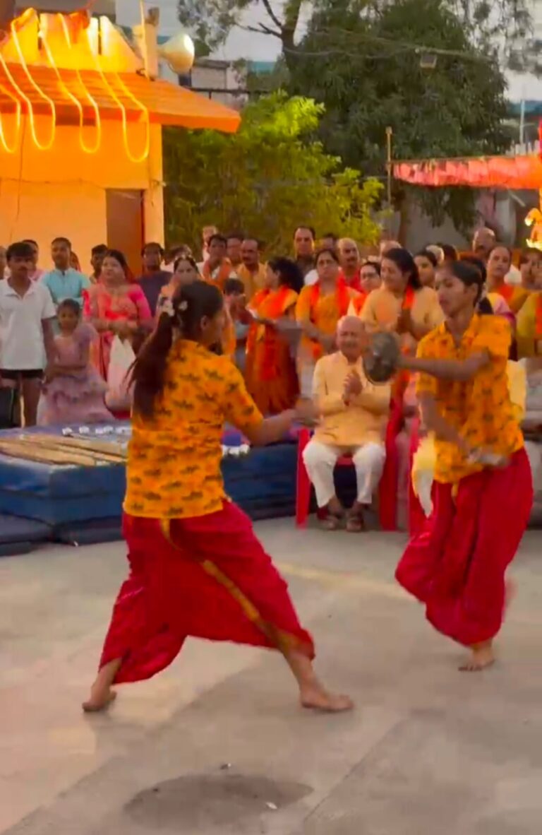 रतलाम/सर्व ब्राह्मण महासभा द्वारा परशुराम जन्मोत्सव पर ऐतिहासिक आयोजन सम्पन्न ; 101 जोड़ों -3000 द्वीप से की गई अद्भुत महाआरती,इंडिया गॉट टेलेंट के कलाकारों का हैरतअंगेज प्रदर्शन….बालिकाओं ने दिखाई शस्त्र कला, मलखंभ के करतब