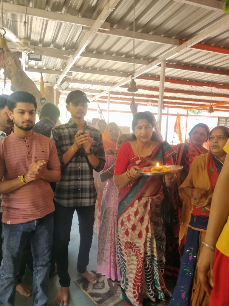 रतलाम/वैशाख माह की पावनता में शिव शक्ति वासुकी धाम में किया गया दिव्य अभिषेक एवं हवन, जुटे रहे श्रद्धालुजन