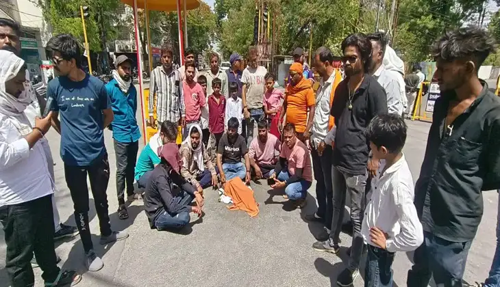 रतलाम में तनाव ; सिविक सेंटर क्षेत्र में गौ अवशेष मिलने से आक्रोश,हिंदू संगठनों ने चक्काजाम कर किया प्रदर्शन-सठिया समाज के तीन पर FIR दर्ज- पुलिस करेंगी पूरे मामले की जांच