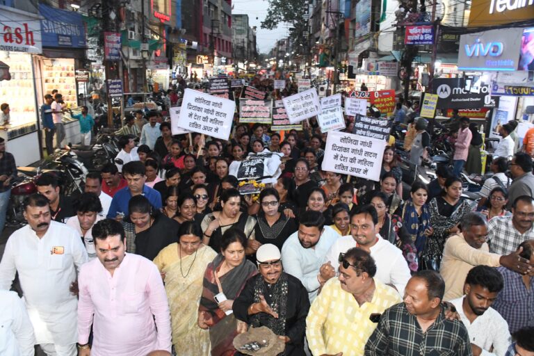इंदौर/नारी शक्ति वंदन अधिनियम का विरोध करने पर कॉंग्रेस के ख़िलाफ़ फूटा जनआक्रोश ; महिला मोर्चा ने निकाली कॉंग्रेस की अर्थी,पुतला दहन किया,बड़ी संख्या में महिलाए शामिल हुई