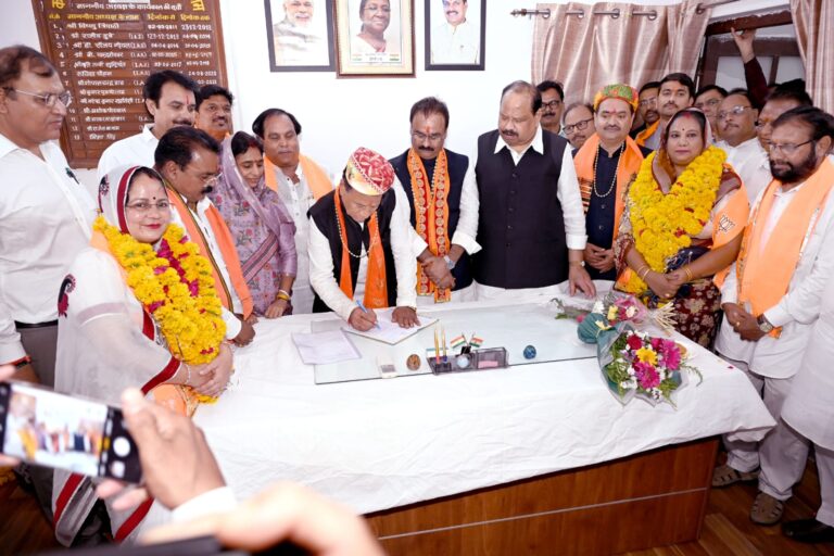 RDA का पद ग्रहण ; नवनियुक्त अध्यक्ष मनोहर पोरवाल सहित उपाध्यक्षद्वय एवं संचालक मंडल ने किया पदभार ग्रहण : विकास की नई गाथा लिखेंगी विकास प्राधिकरण की नई टीम – कैबिनेट मंत्री काश्यप