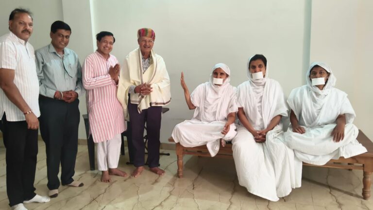 रतलाम में ​ऐतिहासिक उपलब्धि: सुप्रीम कोर्ट एंड हाई कोर्ट रिटायर्ड जजेज एसोसिएशन अध्यक्ष जस्टिस जे.के. रांका का भव्य अभिनंदन ,संतों का लिया आशीर्वाद- समाजजनों ने किया सम्मानित