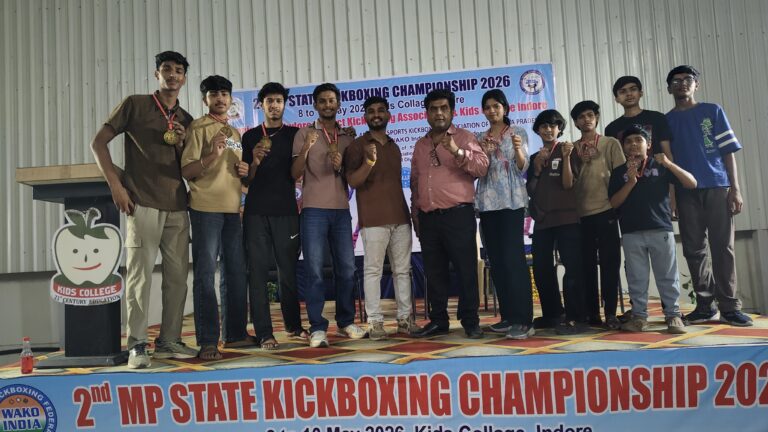 रतलाम के खिलाड़ियों का सर्वश्रेष्ठ प्रदर्शन ; इंदौर में आयोजित राज्य स्तरीय किक बॉक्सिंग प्रतियोगिता में,आशुतोष, अनमोल, करणऔर हर्ष गुर्जर ने गोल्ड मेडल जीता।