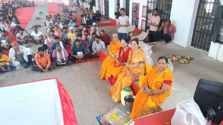 रतलाम/गायत्री महायज्ञ में बंदियों ने ली सकारात्मकता की आहुति ; जिला जेल में गूँजा ऋषि संदेश-लोभ-मोह से ऊपर उठकर श्रेष्ठ बनें: प्रभुलाल धाकड़