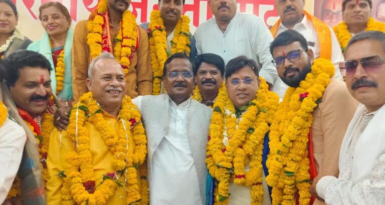 उज्जैन/भाजपा नगर द्वारा नवनियुक्त जिला पदाधिकारियों का किया भव्य स्वागत, बड़ी संख्या में पदाधिकारी व कार्यकर्ता रहें मौजूद