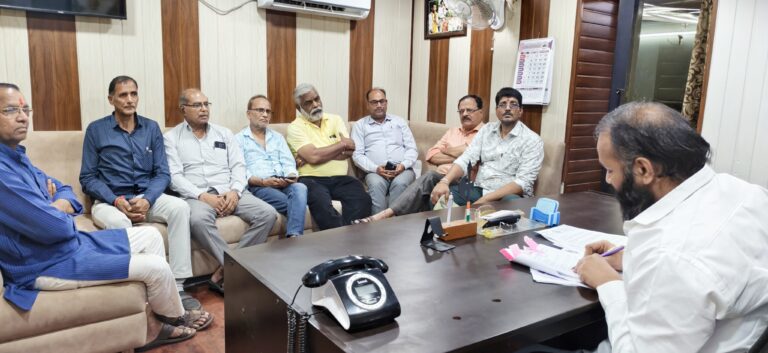 सैलाना ; 18.98 लाख की मशीन खरीदी पर सियासत गरम,विधायक डोडियार के झूठे आरोपों पर भड़के शुक्ला– भुगतान ही नहीं हुआ तो घोटाले का झूठा आरोप क्यों,“पूरी परिषद की छवि खराब करने की कोशिश”