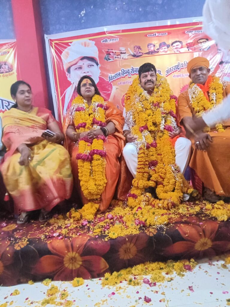 बड़नगर/राष्ट्रीय गौ रक्षा विभाग भारत एवं विशाल हिंदू सेना संगठन द्वारा विशाल धार्मिक एवं राष्ट्रवादी कार्यक्रम आयोजित ;गौमाता को नुकसान पहुंचाने वाले को समाज करेगा पुरजोर विरोध -पीठाधीश्वर विजयानंद महाराज