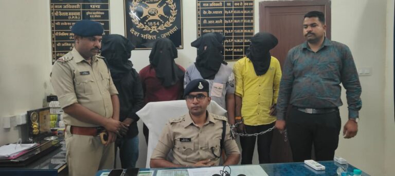 सुखेड़ा पुलिस की बड़ी कार्रवाई ;साधु के वेश में झाड़-फूंक के बहाने चोरी करने वाले 4 आरोपी गिरफ्तार,सोने-चांदी के आभूषण एवं दो मोटरसाइकिल जब्त
