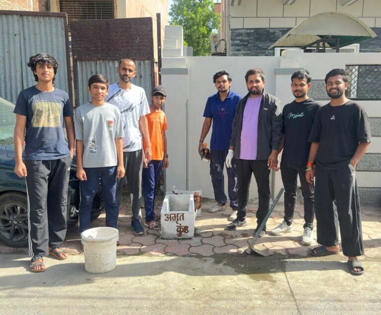 रतलाम में हौदी सफाई अभियान” बना मानवता की मिसाल ; चिराग असरानी मित्र मंडल ने संभाली स्वच्छ जल व्यवस्था की जिम्मेदारी,भीषण गर्मी में पशु-पक्षियों के लिए बनी राहत की पहल -Malva24in News की आमजन से अपील