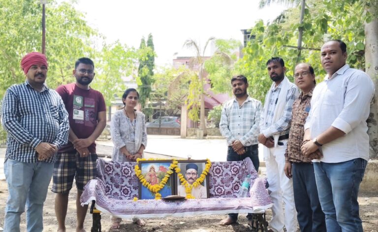 खंडवा /अखिल भारत हिन्दू महासभा ने वीर सावरकर जयंती मनाई ; श्रद्धा, राष्ट्रभक्ति और संकल्प के साथ संपन्न हुआ कार्यक्रम -वीर सावरकर को भारत रत्न देने की मांग तेज