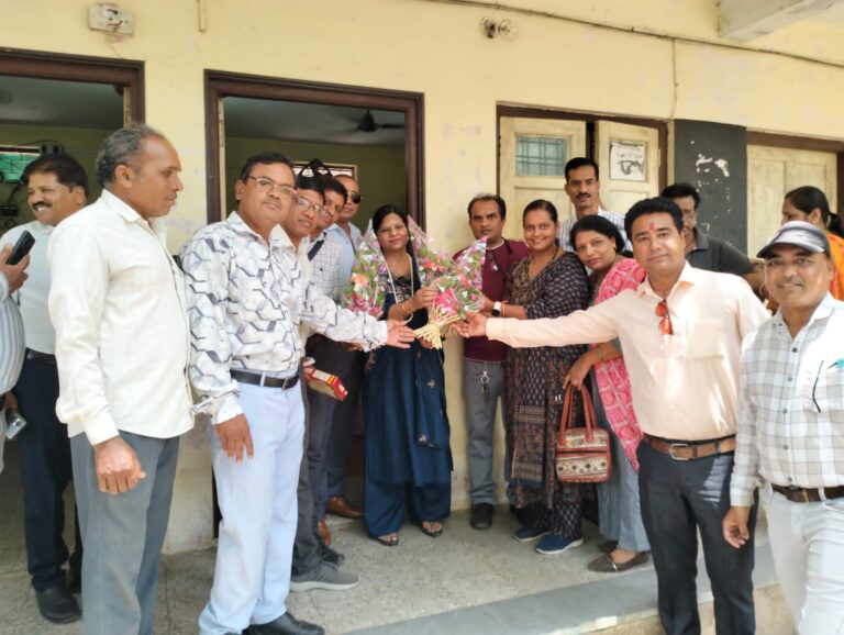 नवागत रतलाम बीआरसी सुरेखा माना ने किया पदभार ग्रहण ; आजाद अध्यापक शिक्षक संघ ने किया भव्य स्वागत,मिलकर करेंगे समस्याओं का समाधान- माना
