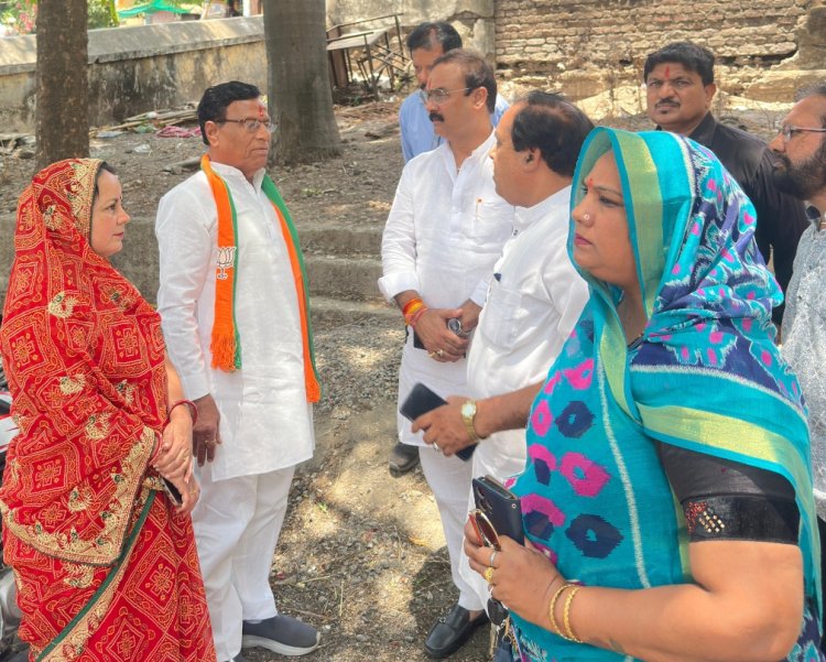 रतलाम विकास प्राधिकरण अध्यक्ष पोरवाल,उपाध्यक्षद्वय एवं संचालक मंडल ने किया कार्यालय का निरीक्षण; अधिकारी,कर्मचारियों से परिचय प्राप्त