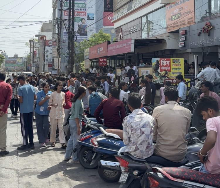 रतलाम में ‘अभ्यास प्रतिभा खोज परीक्षा’ का उत्साह: 500 से अधिक विद्यार्थियों ने भाग लिया, प्रतियोगी भावना जागृत करने की पहल -पढ़ाई के प्रति बढ़ती है जागरूकता- राकेश कुमावत