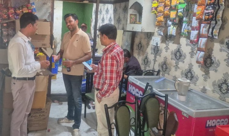 रतलाम में खाद्य सुरक्षा विभाग की बड़ी कार्रवाई ;शिप्रा इंटरप्राइजेज और आदर्श ज्यूस सेंटर से खाद्य पदार्थों के लिए नमूने,पैकेज्ड ड्रिंकिंग वॉटर यूनिट को किया सील