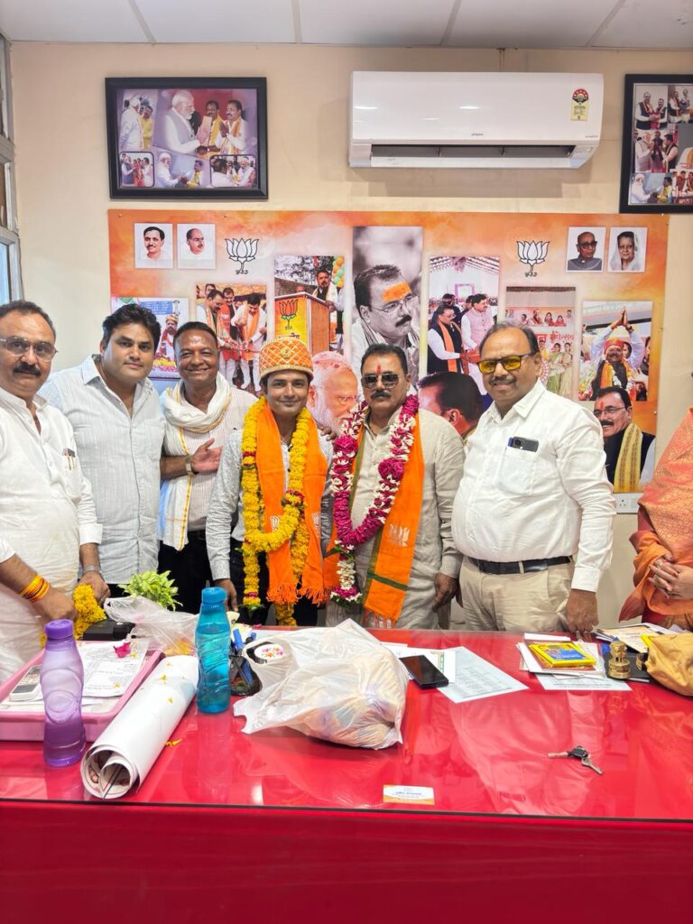 रतलाम/तन्मय त्रिवेदी भाजपा सोशल मीडिया जिला संयोजक नियुक्त ; पार्टी कार्यालय मे जिलाध्यक्ष उपाध्याय एव आरडीए उपाध्यक्ष सोनी की उपस्थिति में हुआ स्वागत-सम्मान
