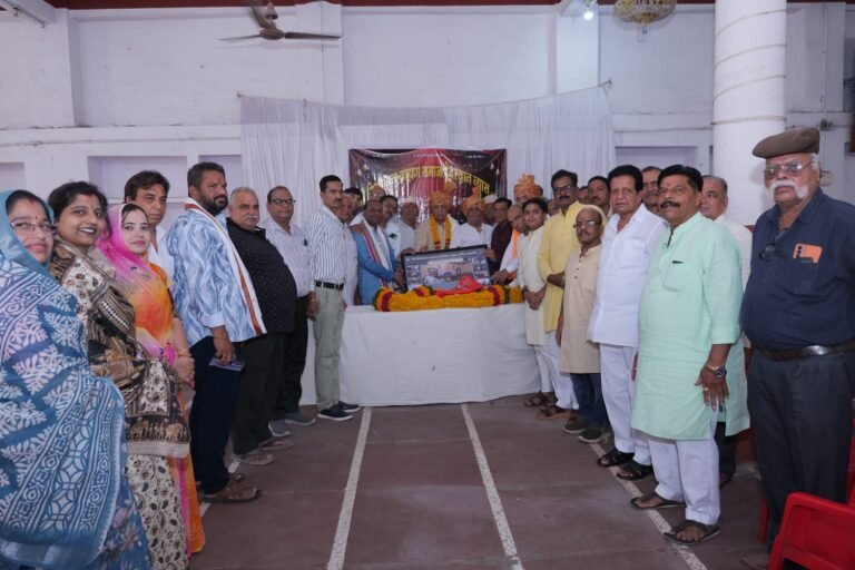 रतलाम/शिक्षा एवं संस्कार का माध्यम है विद्यापीठ ; श्री महर्षि श्रृंग विद्यापीठ के नवनियुक्त अध्यक्ष सतीश त्रिपाठी ने पदभार ग्रहण समारोह में कहा,रतलाम विकास प्राधिकरण में सदस्य मनोनीत होने पर धीरज व्यास का सम्मान