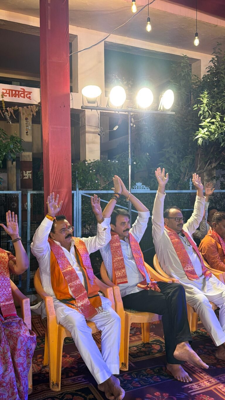 रतलाम/बरबड़ एकता ग्रुप द्वारा 201वां सामूहिक हनुमान चालीसा पाठ एवं भव्य भजन संध्या भक्ति भाव के साथ संपन्न : हनुमान जी की भक्ति से मिलता है सेवा, साहस और संस्कार का मार्ग : महापौर प्रहलाद पटेल।