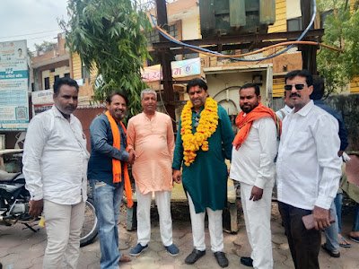 रतलाम/शिवसेना UBT के आईटी सेल प्रदेश अध्यक्ष नाहर सिंह गौड का आगमन ; जिला प्रमुख शांति लाल मालवीय एवं टीम द्वारा कोर्ट चौराहा पर किया भव्य स्वागत,जमीनी स्तर पर संगठन विस्तार के दिए निर्देश