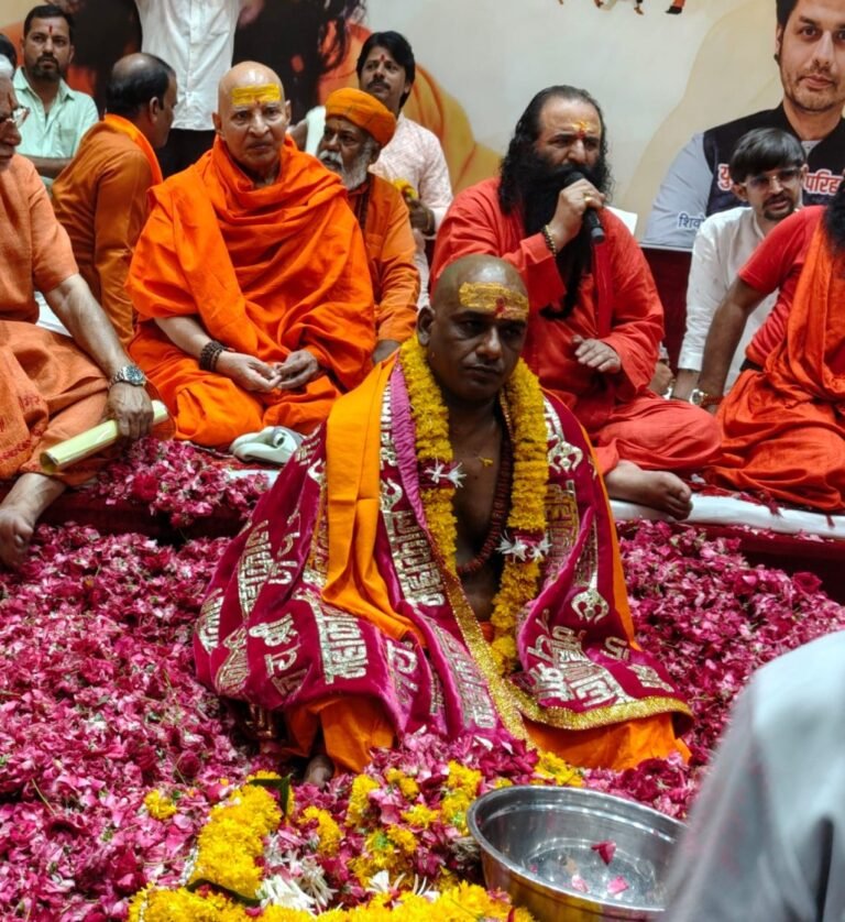 रतलाम में पहली बार महामंडलेश्वर पट्टाभिषेक संपन्न, महंत आनंद गिरि महाराज बने महामंडलेश्वर,अखाड़ा परिषद अध्यक्ष रविंद्र पुरी महाराज सहित देशभर के संतों की मौजूदगी में हुआ भव्य आयोजन-शिवोदय शिवशक्ति साधना सेवा संस्था के पदाधिकारियों जताया आभार