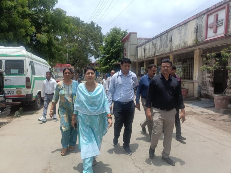 रतलाम/नवागत सीएमएचओ डॉ किरण वाडिवा ने किया जिला चिकित्सालय का भ्रमण,दिए आवश्यक दिशा निर्देश