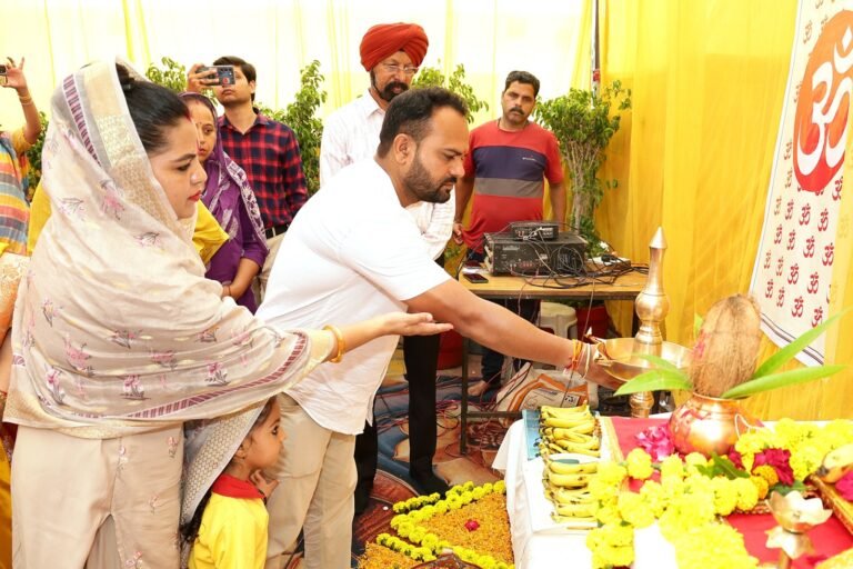 रतलाम/गुरु रामदास पब्लिक स्कूल में धूमधाम से मनाया गया ‘विद्यारंभ संस्कार ;नर्सरी के नन्हे विद्यार्थियों ने की शिक्षा की शुरुआत,अभिभावकों ने उत्साहपूर्वक लिया भाग