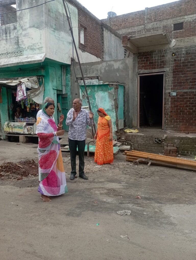 रतलाम/वार्ड 26 में नालियों का निरीक्षण, पार्षद उमा डोई ने मरम्मत के दिए निर्देश,बारिश के मौसम में जलभराव से राहत दिलाने के लिए प्रतिदिन एक गली का होगा निरीक्षण