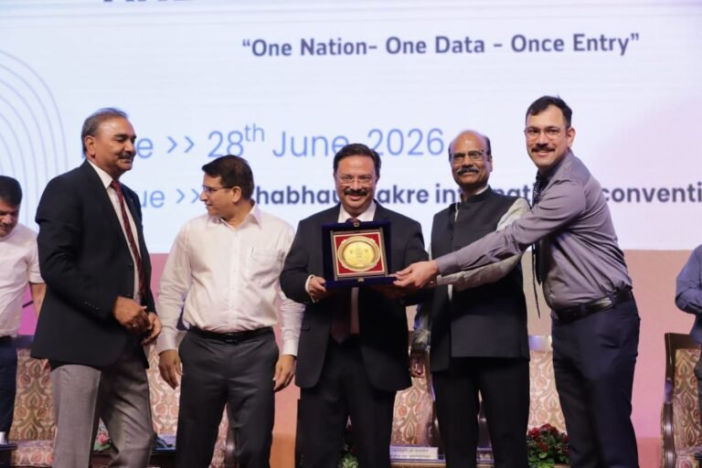CCTNS में रतलाम पुलिस बनी प्रदेश की नंबर -1 ; एसपी अमित कुमार को भोपाल में मिला सम्मान,भोपाल में आयोजित ICJS कार्यशाला में एसपी अमित कुमार को सौंपी गई सम्मान शील्ड