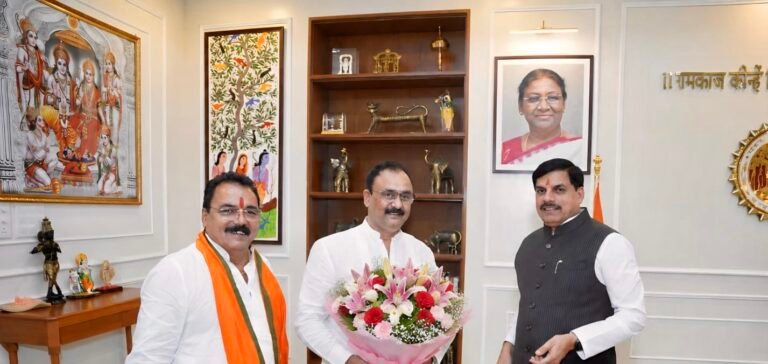 रतलाम/भाजपा जिलाध्यक्ष के साथ मुख्यमंत्री से मिले आरडीए उपाध्यक्ष प्रवीण सोनी ; आरडीए द्वारा संचालित एवं प्रस्तावित विभिन्न विकास योजनाओं को लेकर की विस्तृत चर्चा