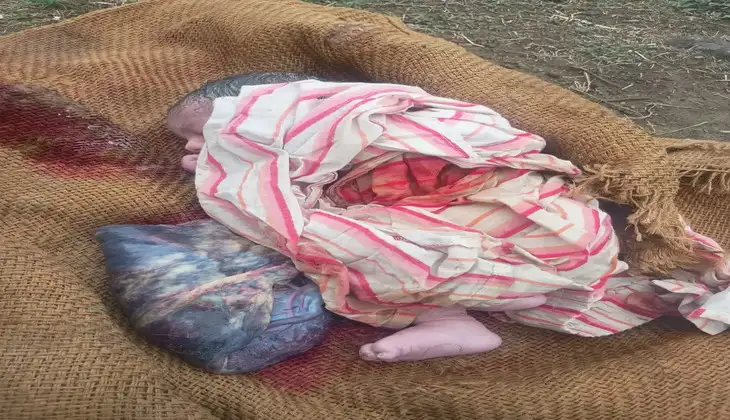 रतलाम में दिल दहला देने वाली घटना ; रिंग रोड किनारे पुलिया के नीचे पाइप में मिला जिंदा नवजात,ग्रामीणों की सजगता से बची जान,पुलिस ने अस्पताल पहुंचाया