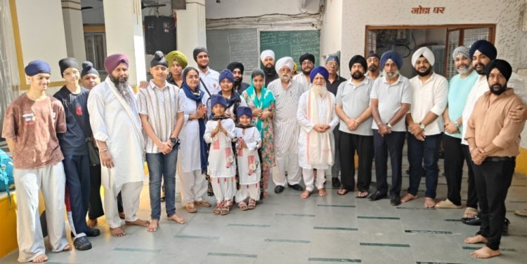 रतलाम के 17 विद्यार्थी इंदौर रवाना ; गुरमुखी शिक्षा कैंप में भाग लेने ,14 जून को होगा शिविर का समापन