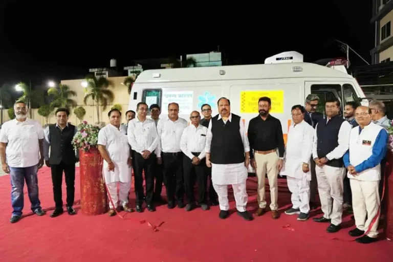 रतलाम/केबिनेट मंत्री चेतन्य काश्यप ने किया कार्डियक एम्बुलेंस का लोकार्पण ; विधायक निधि से प्रदत्त 48.62 लाख रुपए की अत्याधुनिक कार्डियक एम्बुलेंस का लोकार्पण- सेवा के क्षेत्र में रोटरी ने दुनिया में स्वयं को सर्वश्रेष्ठ स्थान पर स्थापित किया -चेतन्य काश्यप