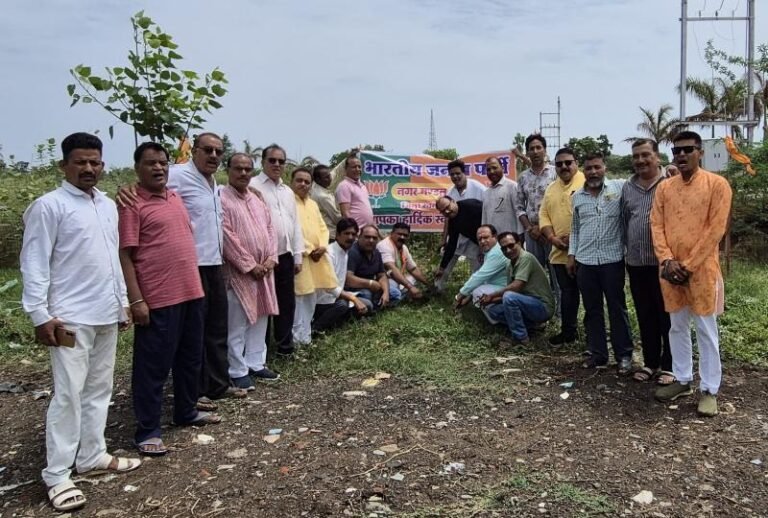 जावरा/विश्व पर्यावरण दिवस पर भाजपा नगर मंडल का विशेष वृक्षारोपण अभियान ; अकेला हनुमान मंदिर परिसर में हुआ आयोजन, एक पेड़ मां के नाम का दिया संदेश