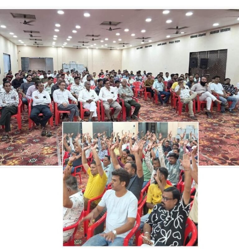 सैलाना /बस स्टैंड चौड़ीकरण कार्य के समर्थन में उतरे 200 से ज्यादा व्यापारी,जिला प्रशासन की रोक को बताया विकास विरोधी ,ओशिन परिसर में हुआ प्रदर्शन, चेतावनी—रोक नहीं हटी तो होगा बड़ा आंदोलन