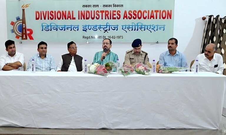 रतलाम/एंटरप्रिन्योर कॉफी क्लब के प्रयासों से औद्योगिक क्षेत्र में पुलिस सहायता केंद्र का शुभारंभ ; पुलिस एवं उद्योगपतियों के आपसी सामंजस्य एवं सहयोग से औद्योगिक क्षेत्र में सुरक्षा सुदृढ़ होगी- DIG निमिष अग्रवाल
