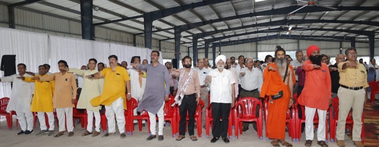 रतलाम को हरित और शीतल बनाने के संकल्प के साथ हुआ ‘त्रिवेणी वन रोपण महाअभियान’ का शुभारंभ ; वक्ताओं ने किया हर परिवार से कम से कम एक त्रिवेणी रोपने का आह्वान-महाअभियान के पोस्टर का हुआ विमोचन